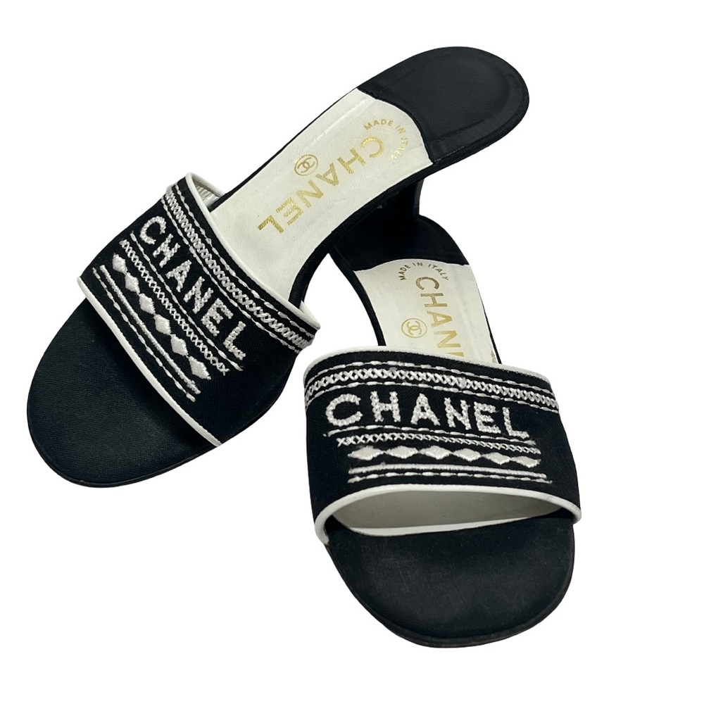 Chanel Black White Sandal Mules Kitten Heels Embroidered 5.5 6 36 Leather Trim